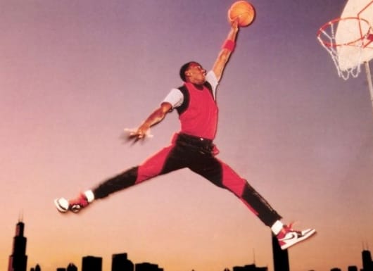 Lịch sử phát triển thương hiệu giày Nike