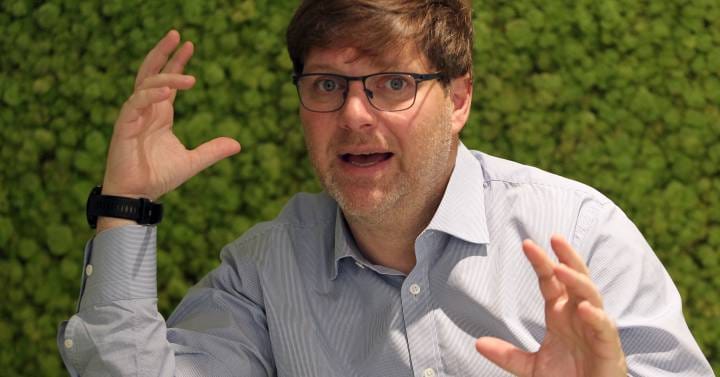 NĐT Guy Spier