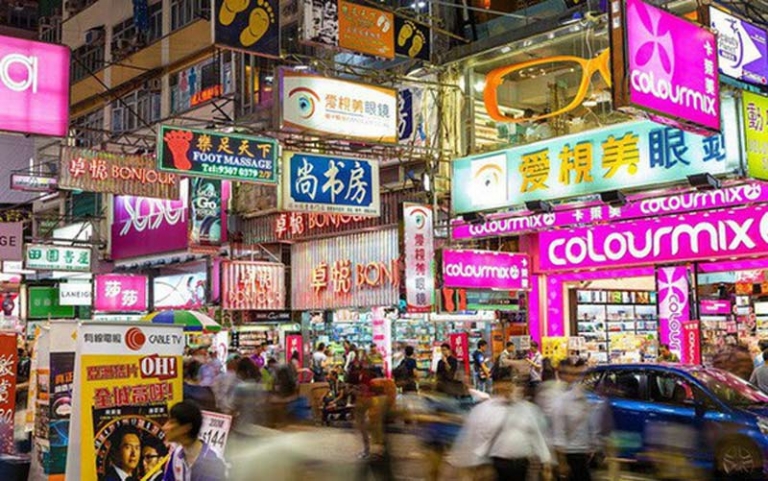 eMarketer dự báo thị trường bán lẻ Trung Quốc sẽ ngày càng có vai trò lớn đối với các thương hiệu toàn cầu. Hiện nay, nước này đã là thị trường lớn nhất thế giới của các mặt hàng ôtô và smartphone