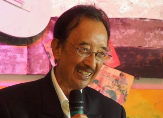 Tiến sĩ Alan Phan: Ngay cả bên Mỹ cũng vậy. không khác gì. Nhà đầu tư Mỹ cũng có thể chạy theo “cá mập”, tuy nhiên họ có những phân tích, định giá rõ ràng, nên nếu họ muốn đầu tư cách độc lập, họ có nhiều lựa chọn hơn.