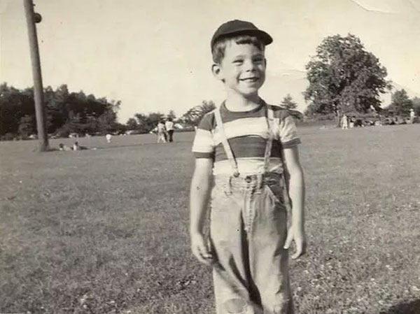 Stephen King có một tuổi thơ không êm đẹp
