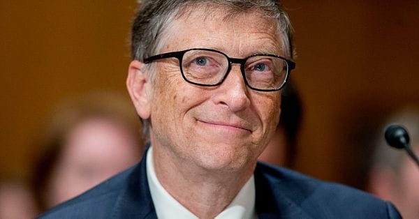 Bill Gates xếp hàng chờ gọi đồ tại Dick's.