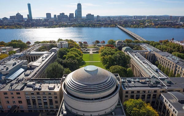 Tôi hy vọng sẽ được nhận vào Viện Công nghệ Massachusetts (MIT) trong hai hoặc ba năm tới.
