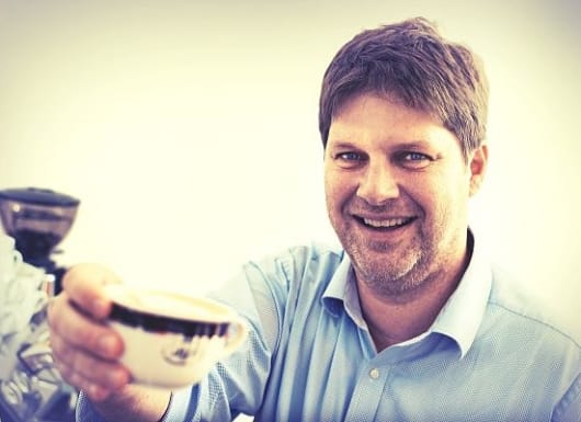 Guy Spier: Nếu một cổ phiếu tụt dốc sau khi bạn mua, đừng bán nó trước thời hạn hai năm
