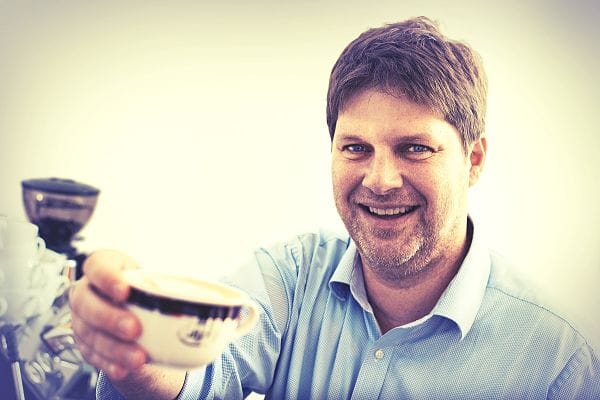 Guy Spier: Nếu một cổ phiếu tụt dốc sau khi bạn mua, đừng bán nó trước thời hạn hai năm
