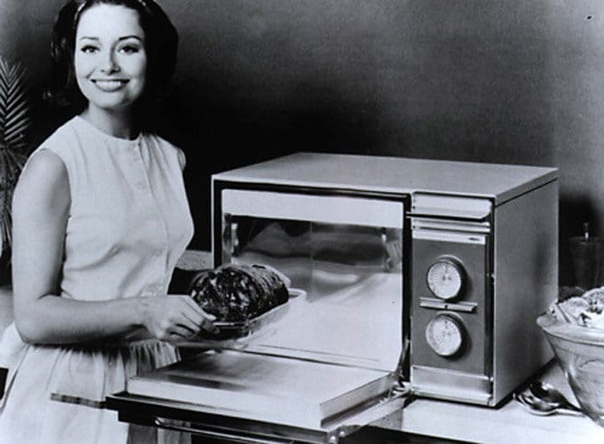 Icahn khởi động bằng việc mua cổ phiếu Tappan vào năm 1977 với giá $7.5/cp.