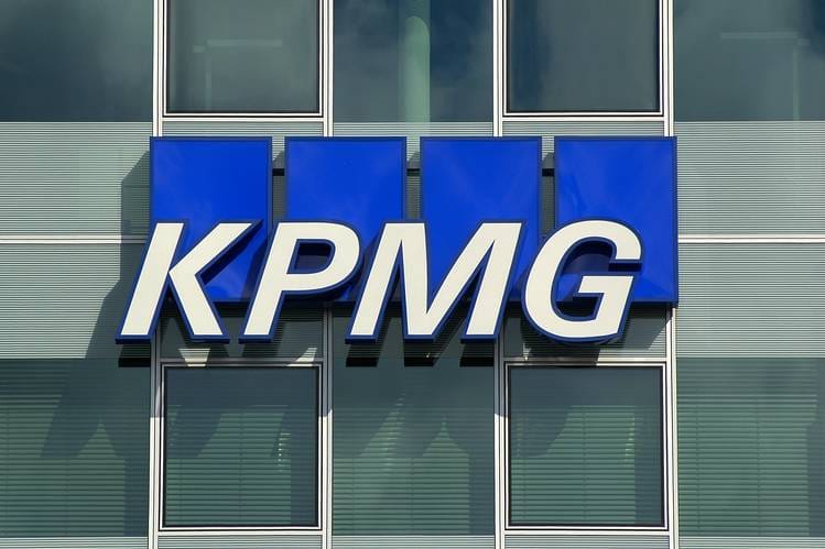 Cuối cùng thì KPMG cũng đồng ý thu nạp 23 chi nhánh "ở ngoài nước Mỹ" của Andersen với cái giá rẻ mạt là 284 triệu USD.