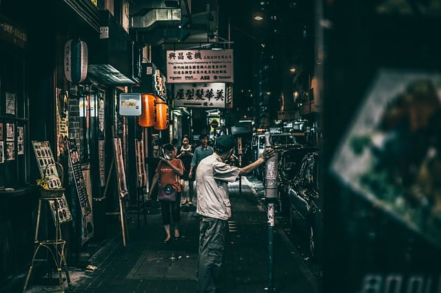 “Hộ mười ngàn” là ám chỉ những gia đình nhà giàu Trung Quốc. Nhưng với tình trạng lạm phát ở Trung Quốc, sau 30 năm từ này đã đi vào dòng lịch sử. 