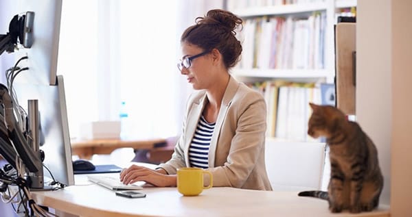 Giải thích rõ với người thân, bạn bè về các thời điểm cần tập trung làm việc.