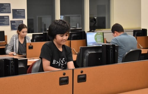Sở trường của tôi là ngôn ngữ lập trình. Tôi bắt đầu làm việc với ngôn ngữ Python tại học viện lập trình YoungWonks khi 7 tuổi.