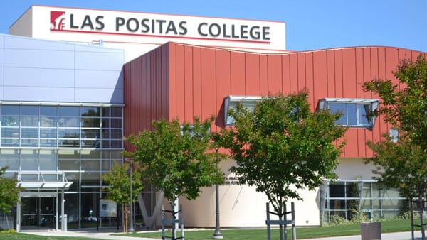 Las Positas College, nơi tôi theo đuổi tấm bằng liên kết về chuyên ngành Toán và Hóa học.