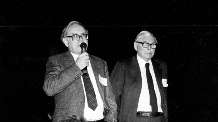 Là một luật sư thương mại và cũng là một kiến trúc sư, Charlie Munger làm việc cho Berkshire Hathaway từ cuối những năm 1970.