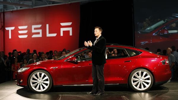 Bỏ học, chàng trai 23 tuổi cạnh tranh với Tesla của tỷ phú Elon Musk