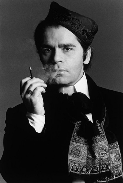 Karl Lagerfeld ở tuổi trung niên.