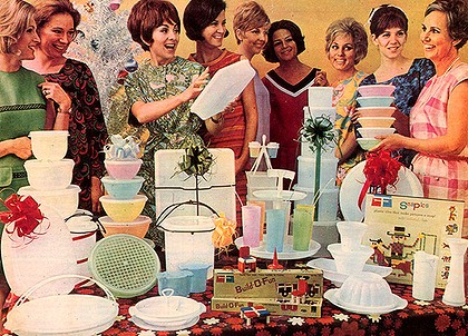Công ty Nhựa Tupperware được thành lập năm 1938 bởi Earl Silas Tupper