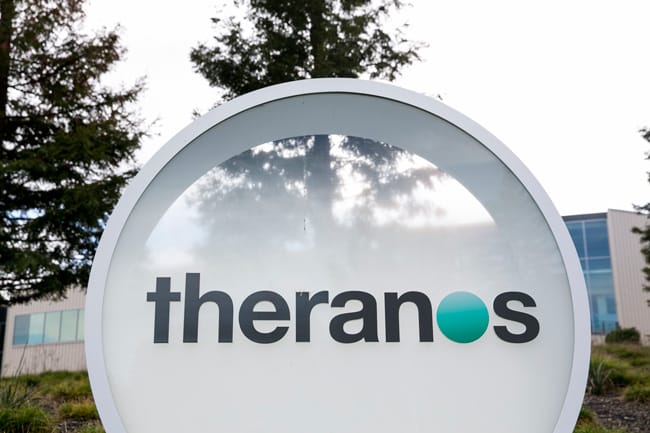 Tháng 4/2017, Theranos phải trả cho các khách hàng ở bang Arizona, Mỹ số tiền 4,65 triệu USD