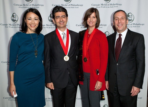 Pierre Omidyar nhận Carnegie