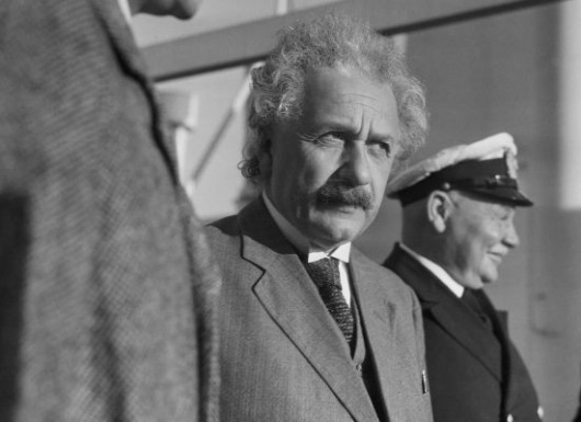3 bài học từ “ý tưởng và ý kiến” của einstein về việc sống cuộc sống ý nghĩa