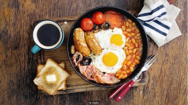 Một cốc nước ấm vào buổi sáng giúp bổ sung nước kịp thời Một cốc nước ấm vào buổi sáng giúp bổ sung nước kịp thời
