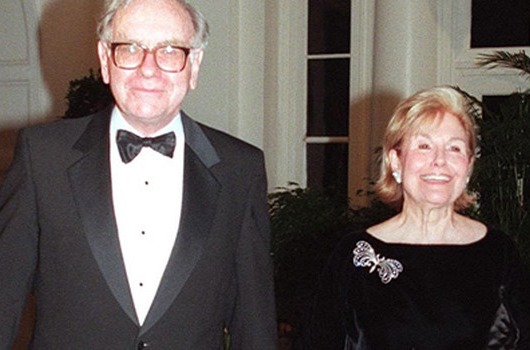 Vụ đầu tư quan trọng nhất của Warren Buffett: Đàn ông tìm đúng người phụ nữ, có thể bớt được 20 năm phấn đấu