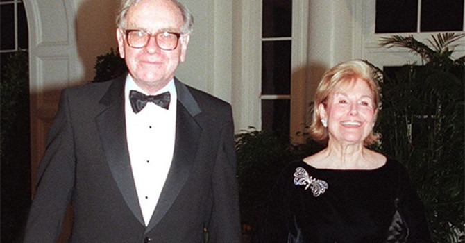 Vụ đầu tư quan trọng nhất của Warren Buffett: Đàn ông tìm đúng người phụ nữ, có thể bớt được 20 năm phấn đấu