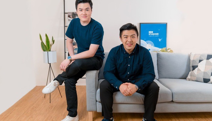 Timothy Yu (trái), người sáng lập, CEO của Snapask và Terry (phải), giám đốc tài chính - Ảnh: Snapask