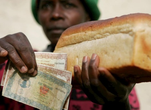Người dân Zimbabwe thời siêu lạm phát: 100 tỷ đô chỉ mua được 3 quả trứng