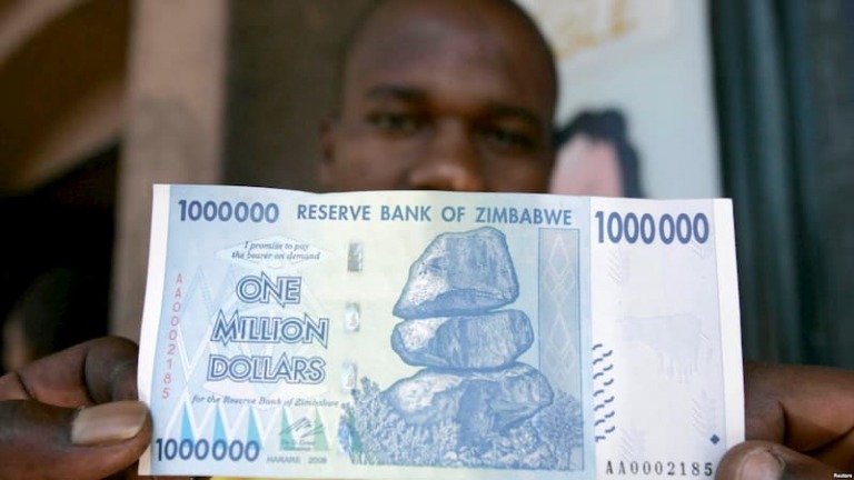 Người dân Zimbabwe thời siêu lạm phát: 100 tỷ đô chỉ mua được 3 quả trứng Người dân Zimbabwe thời siêu lạm phát: 100 tỷ đô chỉ mua được 3 quả trứng