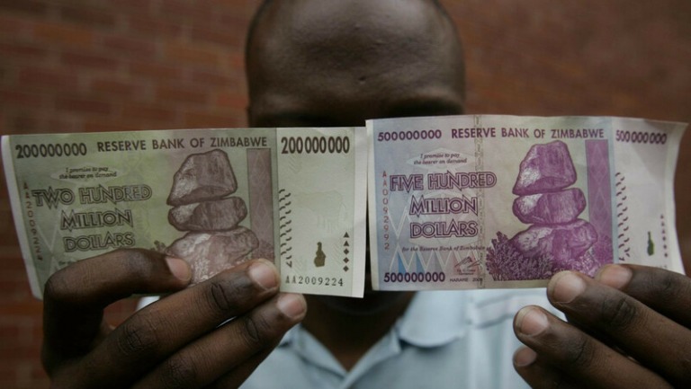 Người dân Zimbabwe thời siêu lạm phát: 100 tỷ đô chỉ mua được 3 quả trứng Người dân Zimbabwe thời siêu lạm phát: 100 tỷ đô chỉ mua được 3 quả trứng