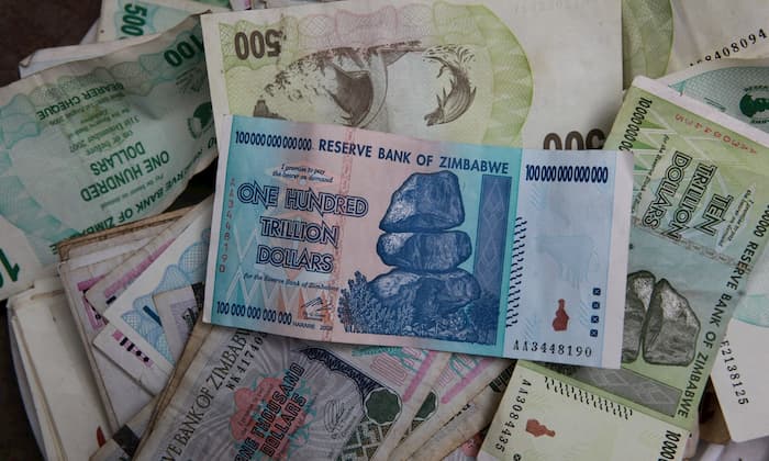 Người dân Zimbabwe thời siêu lạm phát: 100 tỷ đô chỉ mua được 3 quả trứng Người dân Zimbabwe thời siêu lạm phát: 100 tỷ đô chỉ mua được 3 quả trứng