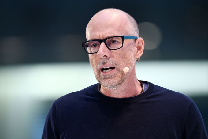 Scott Galloway: "Muốn thành công, chọn đúng bạn đời và đừng theo đuổi đam mê!"