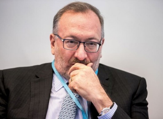 Seth Klarman - nên mua bán liên tục hay giữ tiền mặt và chờ đợi