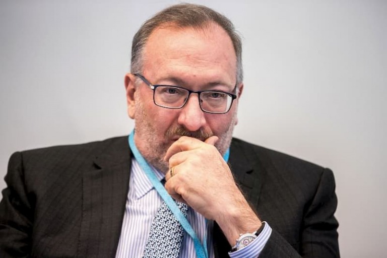 Seth Klarman - nên mua bán liên tục hay giữ tiền mặt và chờ đợi