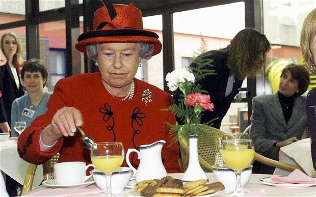 3 thói quen ăn uống giúp Nữ hoàng Elizabeth II đã 93 tuổi mà vẫn sống khỏe mạnh, trường thọ