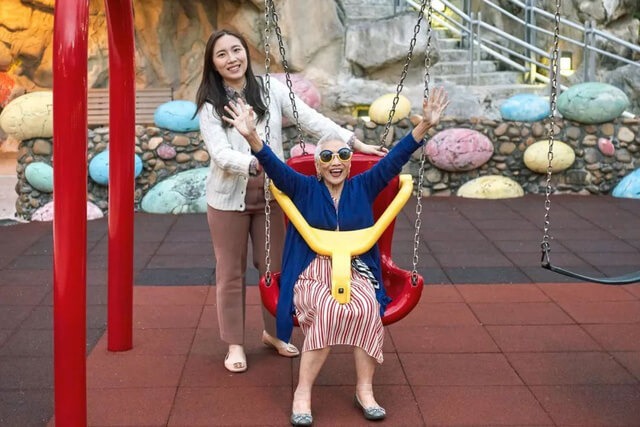 “Bà ngoại gân" nhất Hong Kong: 96 tuổi trở thành người mẫu nổi tiếng và cách sống “hãy là chính mình” đáng học hỏi