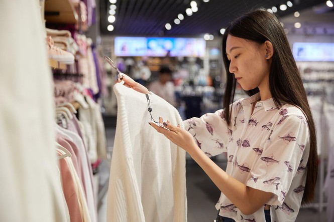 Giới trẻ Châu Á “tiêu tiền như người Mỹ” và gánh nặng nợ ngập đầu