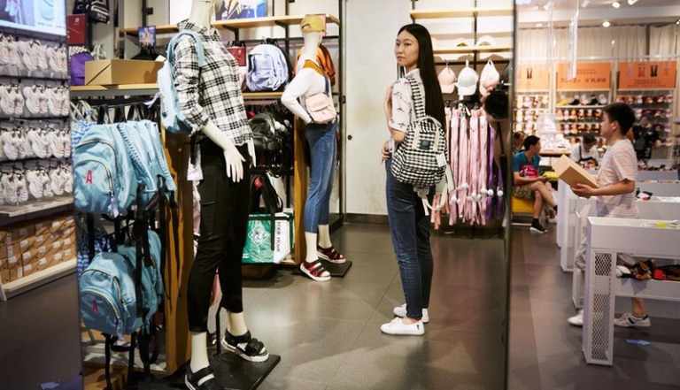 Giới trẻ Châu Á “tiêu tiền như người Mỹ” và gánh nặng nợ ngập đầu
