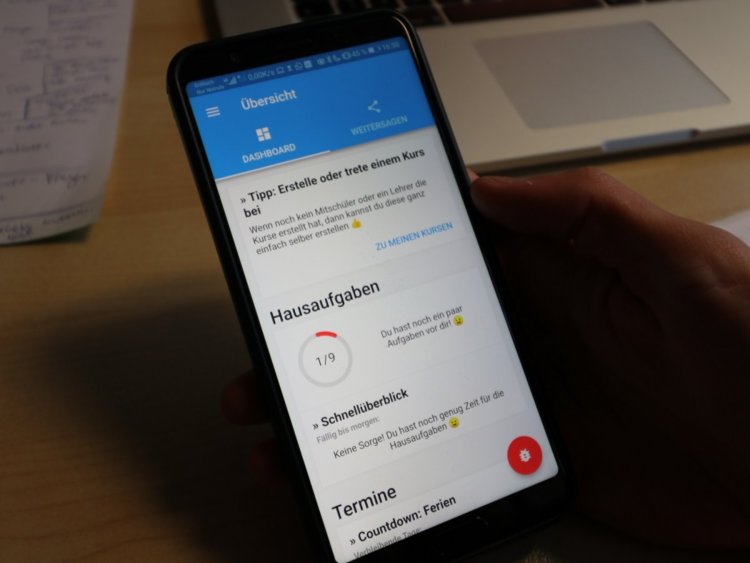 Nils Reichardt: 17 tuổi đã điều hành startup riêng và đạt kết quả học tập ấn tượng
