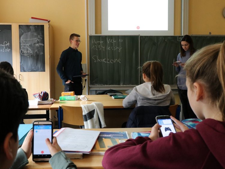 Nils Reichardt: 17 tuổi đã điều hành startup riêng và đạt kết quả học tập ấn tượng