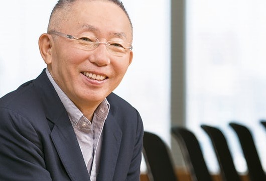 Tadashi Yanai, CEO Uniqlo: Từ kẻ chỉ biết đọc sách, quyết học cách làm ăn từ Victoria’s Secret trở thành tỷ phú giàu nhất Nhật Bản