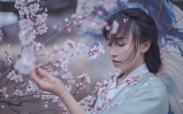 Bỏ thành phố về quê sống đời mộc mạc, “tiên nữ" Lý Tử Thất thành triệu phú khi còn chưa đầy 30 tuổi