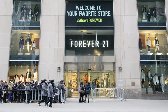 Forever 21: “Giấc mơ Mỹ” nay đã tàn của đôi vợ chồng người Hàn từ bàn tay trắng tạo dựng đế chế thời trang nổi tiếng Forever 21: “Giấc mơ Mỹ” nay đã tàn của đôi vợ chồng người Hàn từ bàn tay trắng tạo dựng đế chế thời trang nổi tiếng