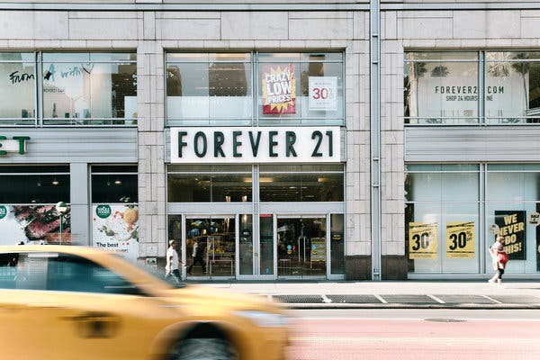Forever 21: “Giấc mơ Mỹ” nay đã tàn của đôi vợ chồng người Hàn từ bàn tay trắng tạo dựng đế chế thời trang nổi tiếng Forever 21: “Giấc mơ Mỹ” nay đã tàn của đôi vợ chồng người Hàn từ bàn tay trắng tạo dựng đế chế thời trang nổi tiếng