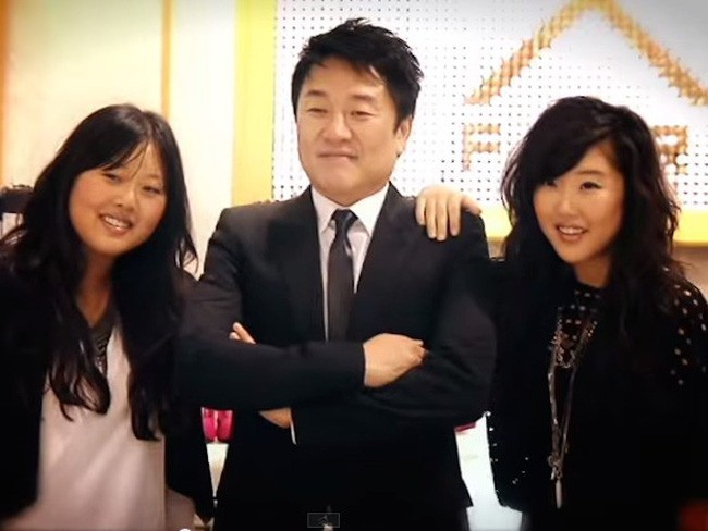 Forever 21: “Giấc mơ Mỹ” nay đã tàn của đôi vợ chồng người Hàn từ bàn tay trắng tạo dựng đế chế thời trang nổi tiếng Forever 21: “Giấc mơ Mỹ” nay đã tàn của đôi vợ chồng người Hàn từ bàn tay trắng tạo dựng đế chế thời trang nổi tiếng
