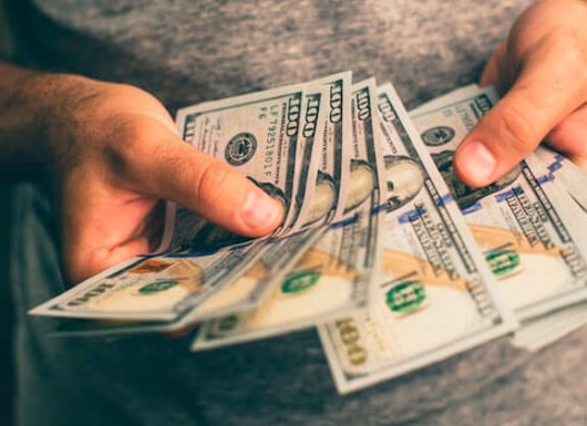 Tôi nên tiết kiệm bao nhiêu tiền mỗi tháng để sống hạnh phúc?