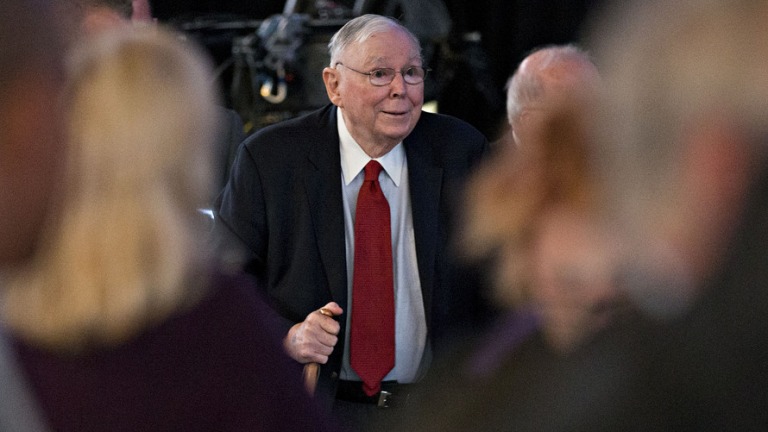 Charlie Munger - Đầu tư cổ phiếu cũng như buôn tranh cổ