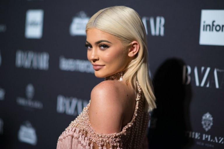 Tỷ phú Kylie Jenner kiếm 600 triệu USD từ bán cổ phiếu