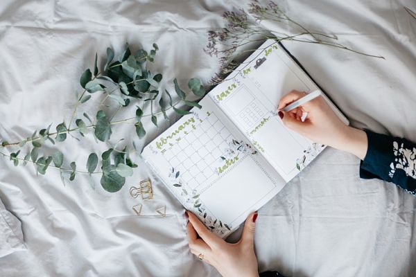 Kế hoạch năm mới: Dậy sớm, đọc sách, lên kế hoạch, vận động, biết ơn, ở một mình, viết nhật kí, sống một cuộc sống kỉ luật