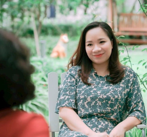 Lãnh đạo cần làm gì để nhân viên làm việc tại nhà mà không chán: chấm công, giao việc, họp online thường xuyên, áp dụng OKRs triệt để và khuấy động tinh thần làm việc lên!