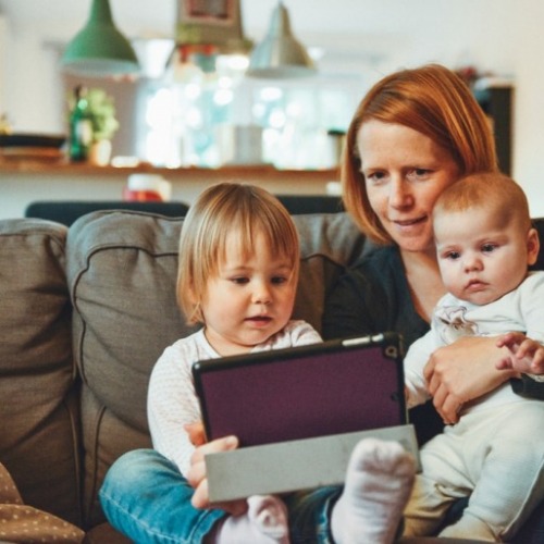 Tác giả cuốn "làm mẹ không áp lực" đưa lời khuyên quan trọng để trẻ ở nhà vui vẻ, an toàn, hiệu quả mà không chán